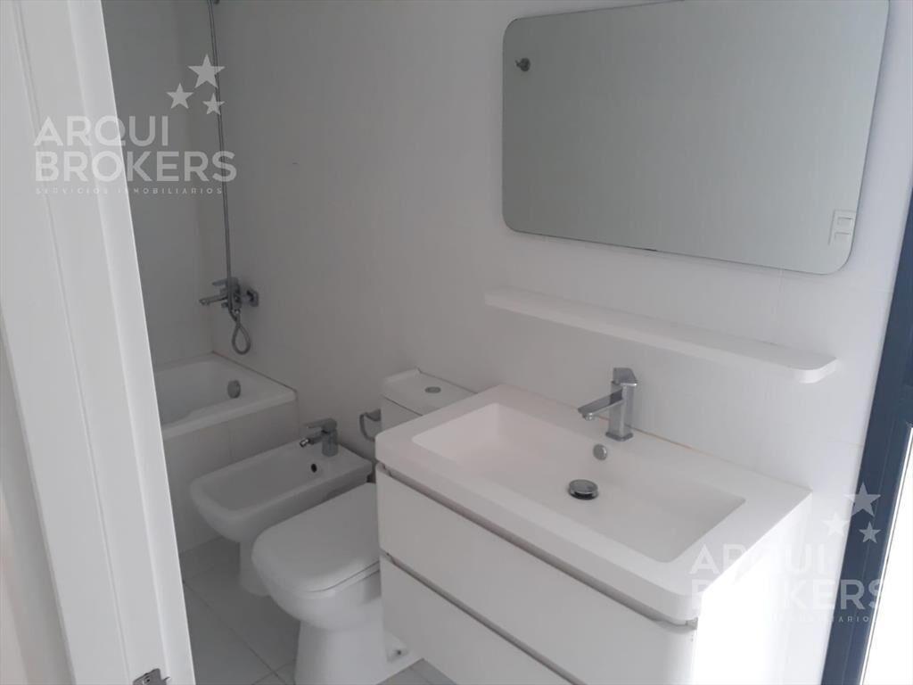 Alquiler apartamento dos dormitorios en Barrio Sur -702