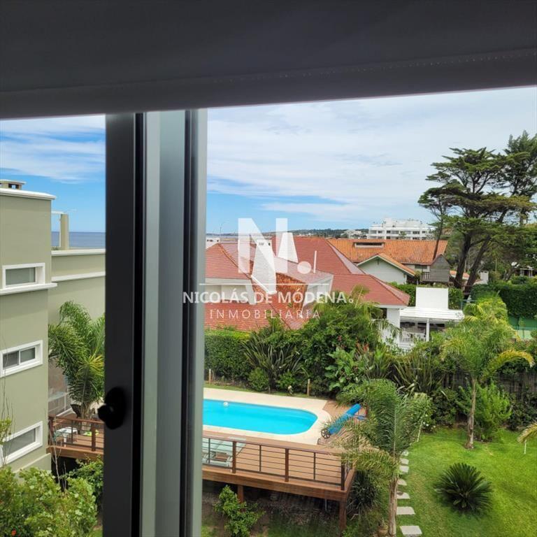Vende apartamento de 3 Dormitorios en Pinares Punta del Est