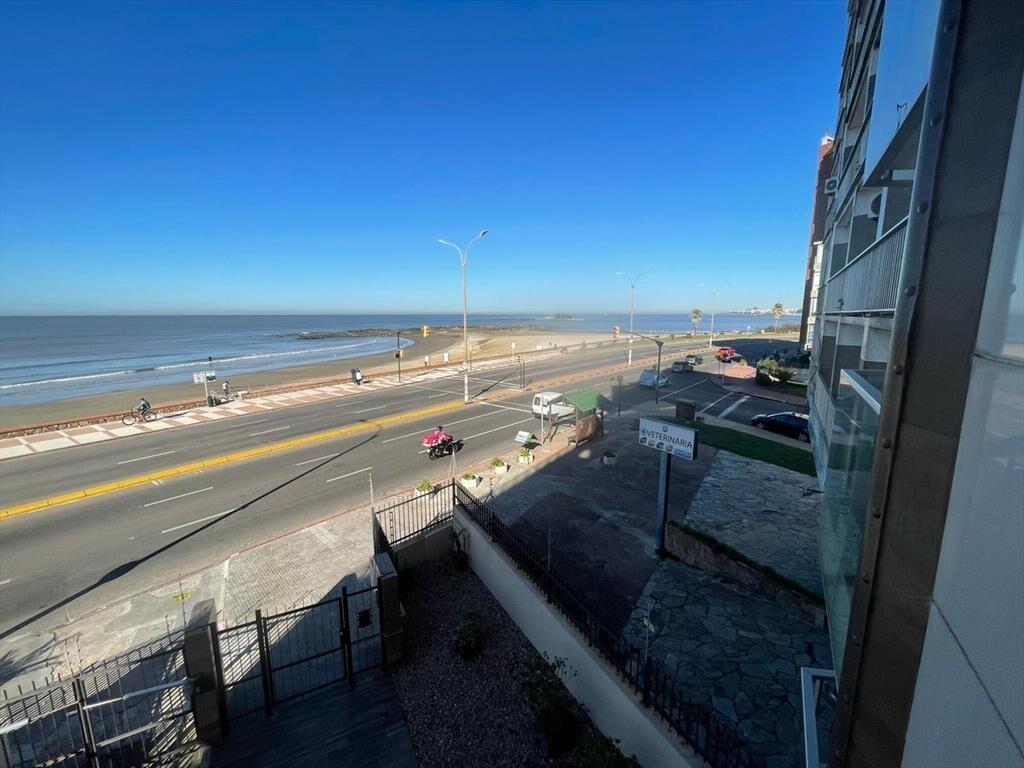 Apartamento monoambiente en alquiler sobre Rambla Malvín -