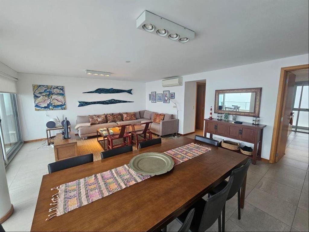 Alquiler anual y temporada apartamento 4 dormitorios Punta