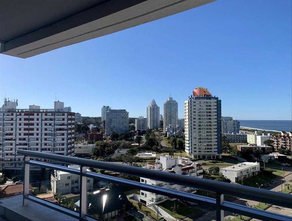 Apartamento 3 dormitorios, vista al mar y servicios