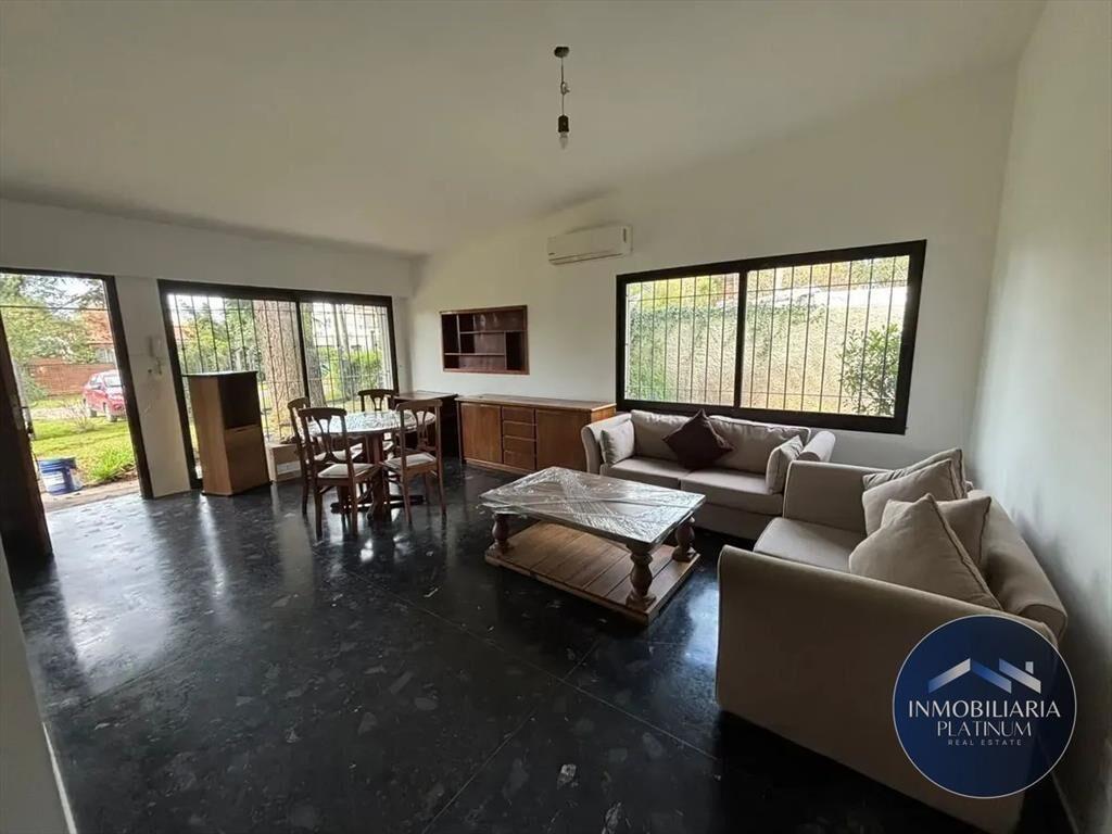 Casa en alquiler c/ cochera en Carrasco Norte