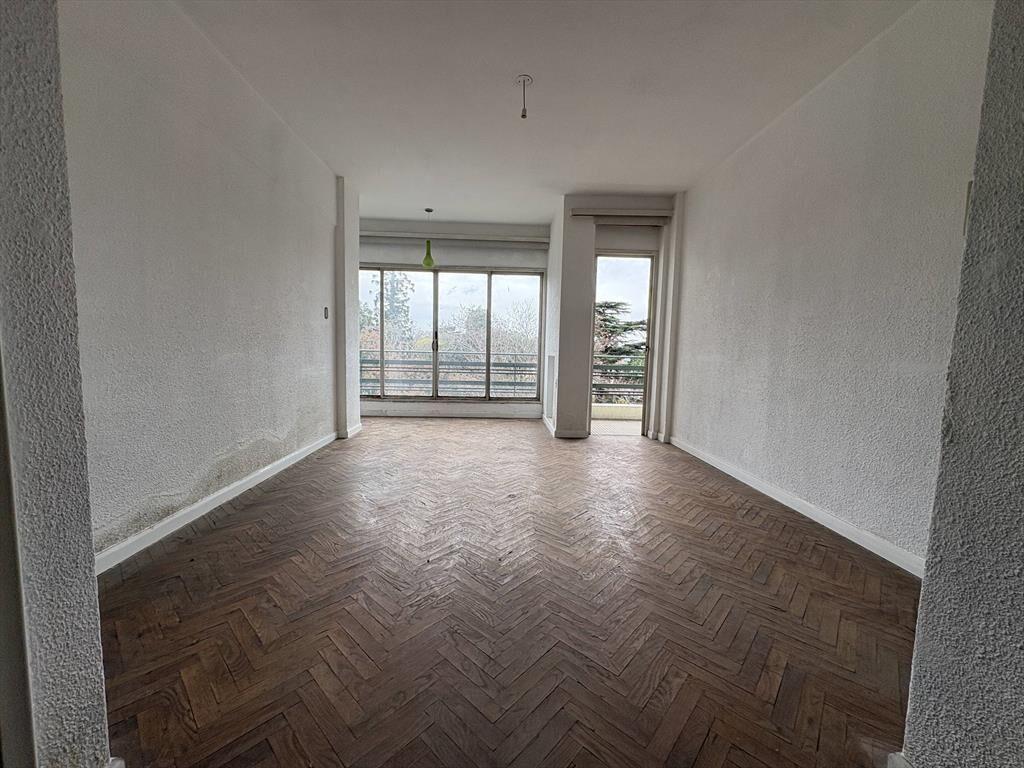 Alquiler  Apartamento al frente con un dormitorio y terraza