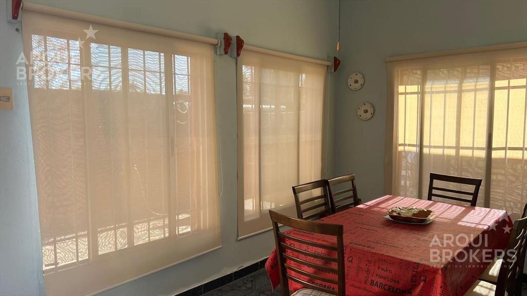 Casa de dos dormitorios en  venta en Jardines del Hipódromo