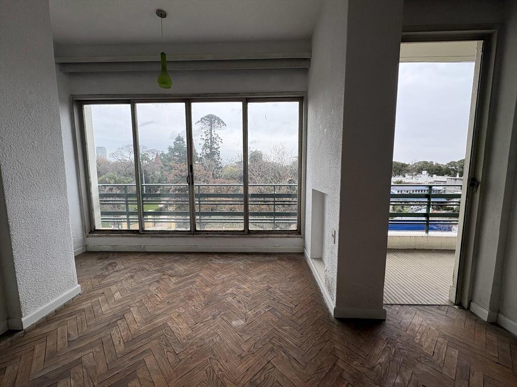 Alquiler  Apartamento al frente con un dormitorio y terraza