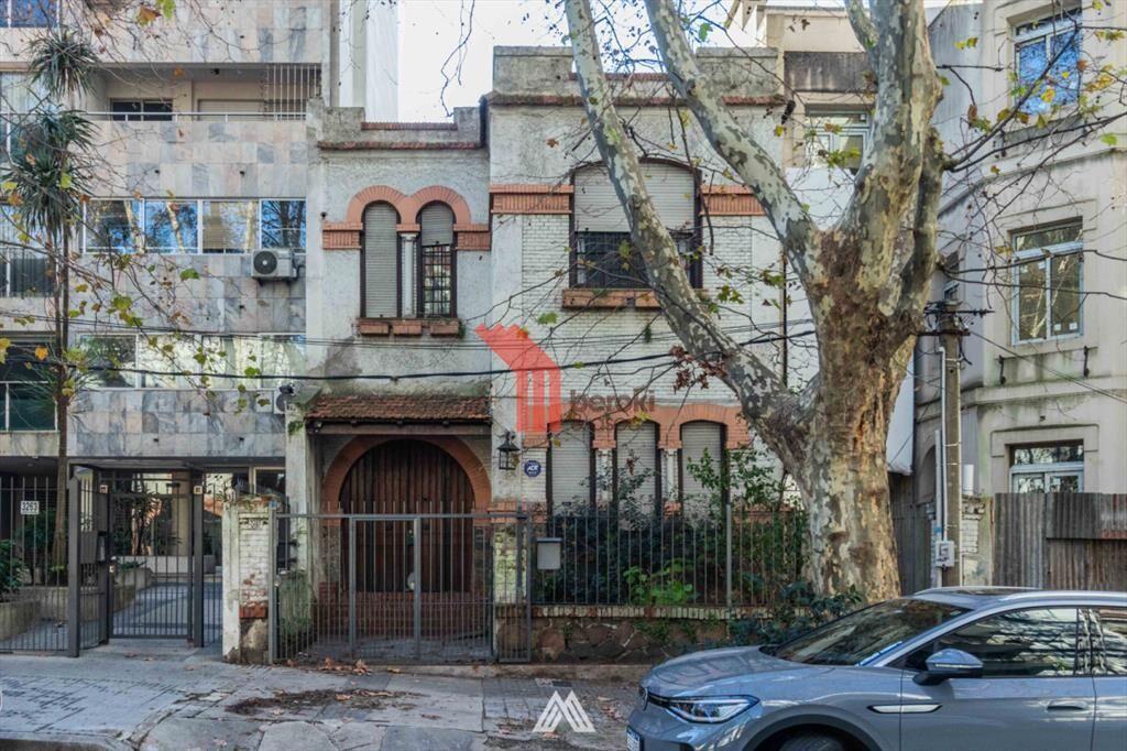 VENTA CASA DE 3 DORMITORIOS Y SERVICIO EN POCITOS
