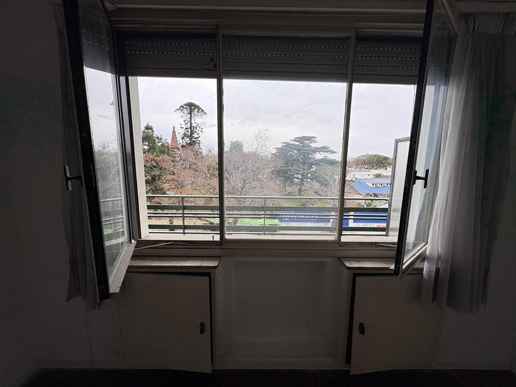 Alquiler  Apartamento al frente con un dormitorio y terraza