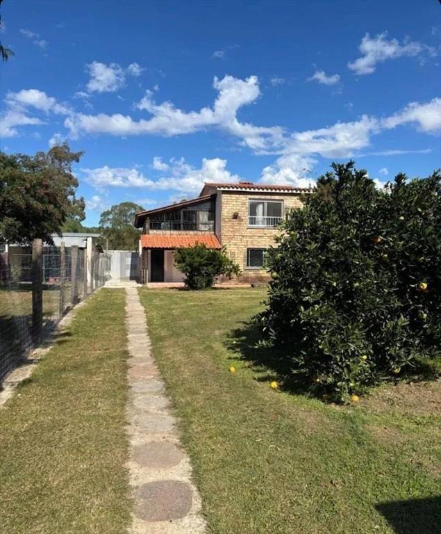 CASA 3 Dormitorios, 620 m2 solida construcción, prox a la...