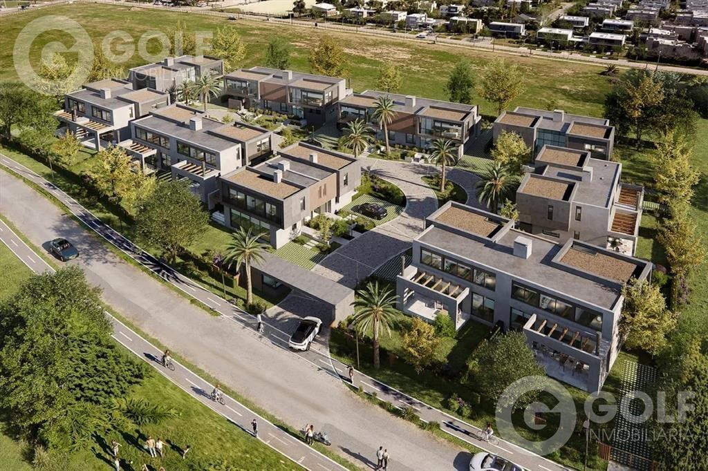 Venta Casa en Jardines del Polo con Cochera