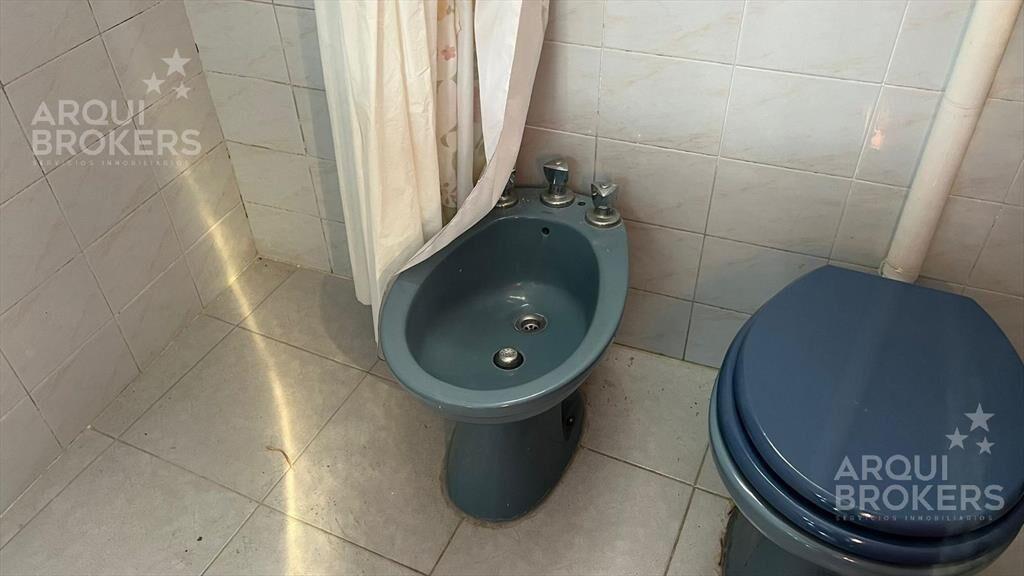 Casa de dos dormitorios en  venta en Jardines del Hipódromo