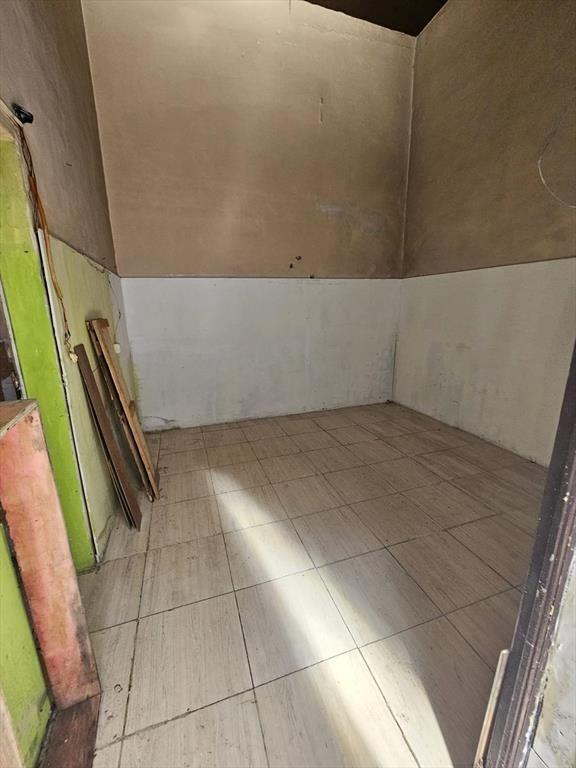 Justicia casi Hocquart, 257 m2 edificidados, 2 locales, viv