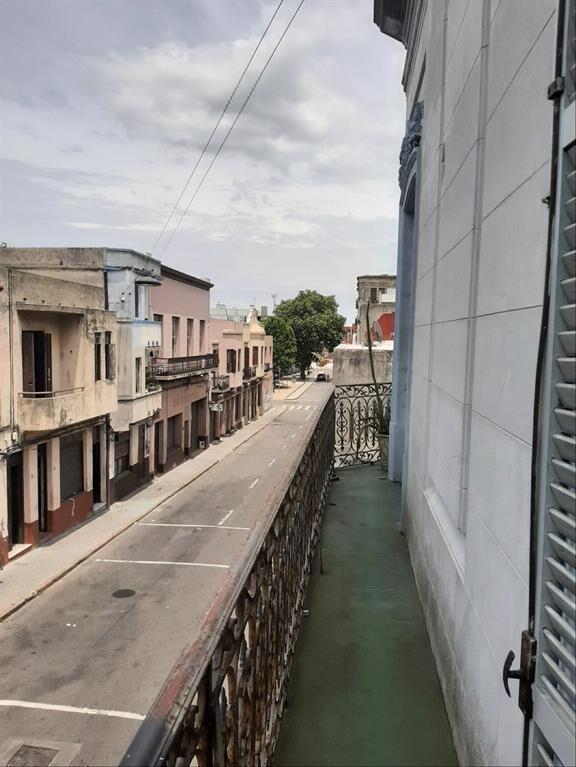VENTA 2 CASAS o LOCAL Y CASA EN CIUDAD VIEJA