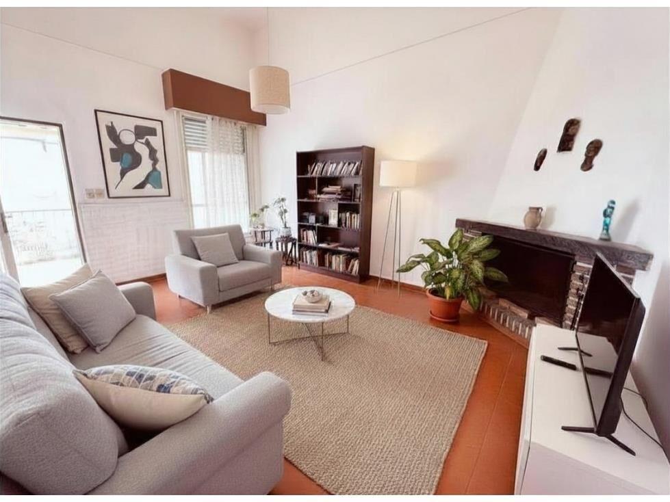 2271/2/p casa 2 dorm + altillo buceo cochera jardin