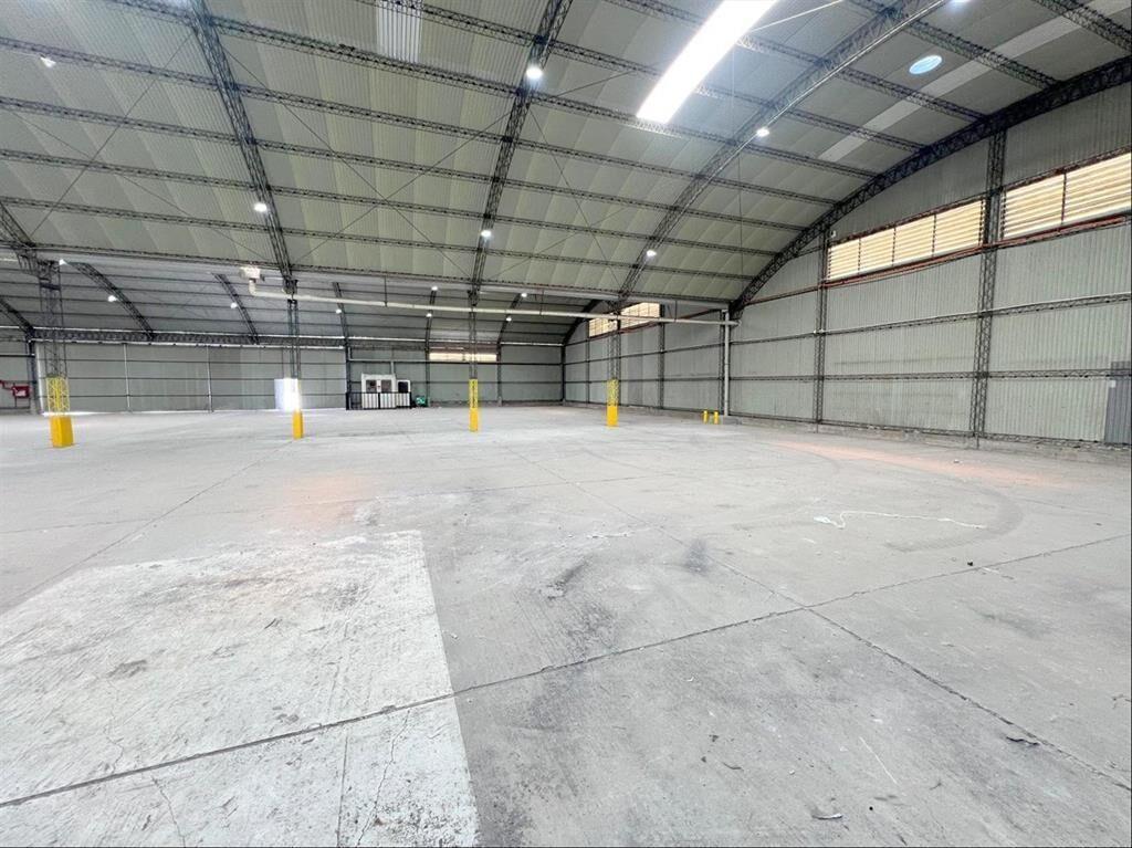 Polo logístico local industrial depósitos 3500m2
