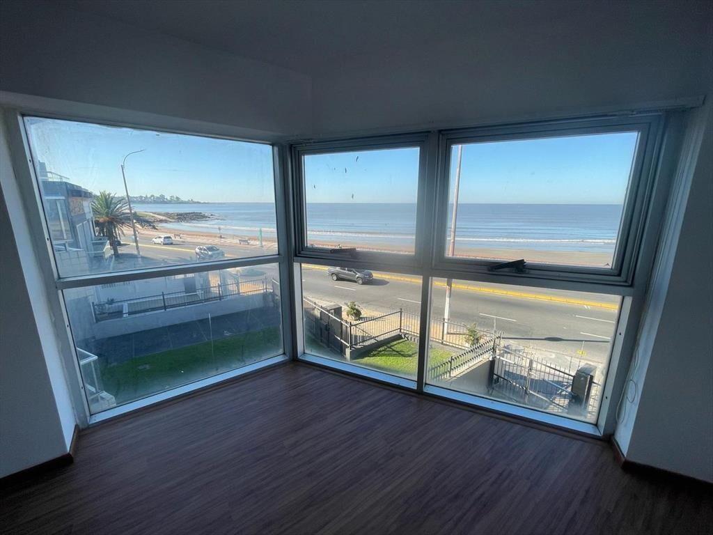Apartamento monoambiente en alquiler sobre Rambla Malvín -