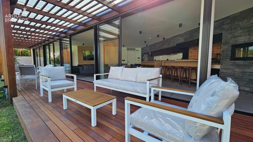 Apartamento penthouse de tres dormitorios en alquiler en Ca