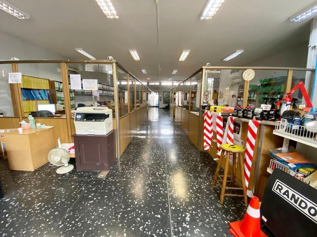 Venta local de 12 oficinas sobre Av. Agraciada en Bella Vis