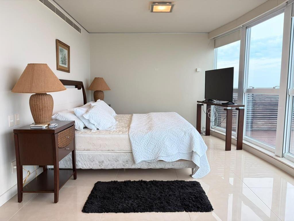 Alquiler temporal Penthouse con piscina en Playa Mansa