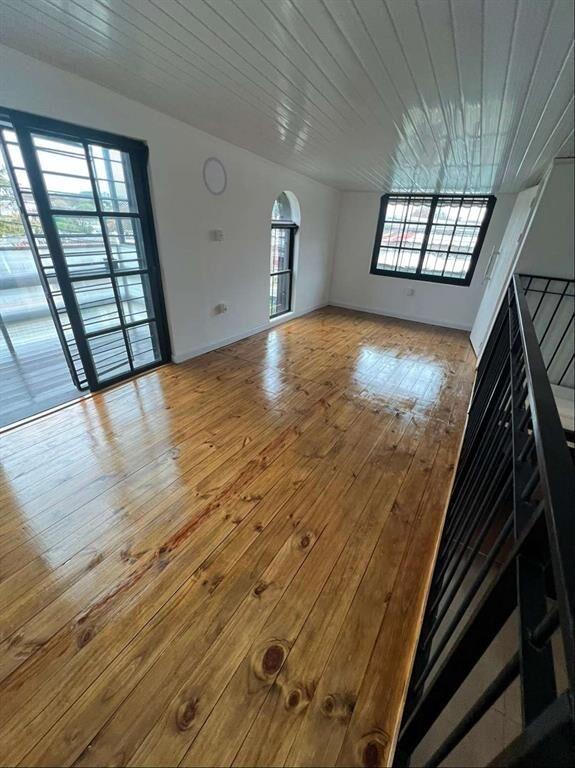 ALQUILER CASA TIPO DUPLEX UN DORMITORIO CON COCHERA