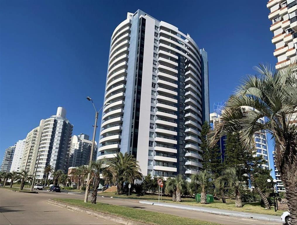 Apartamento 3 dormitorios, vista al mar y servicios
