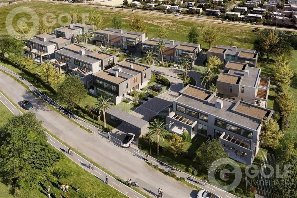 Venta Casa en Jardines del Polo con Cochera