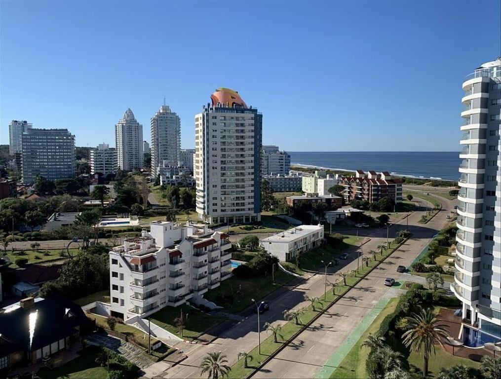 Apartamento 3 dormitorios, vista al mar y servicios