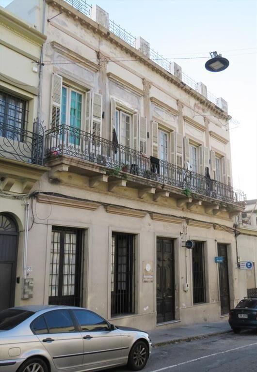 Venta casa hostal quince (15) dormitorios- Ciudad Vieja
