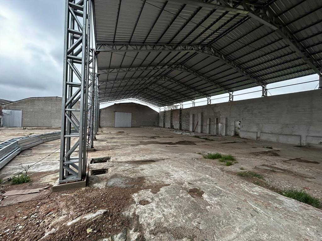 Proximo Garzón y San Quintin, Galpón de 2000m2,  terreno de
