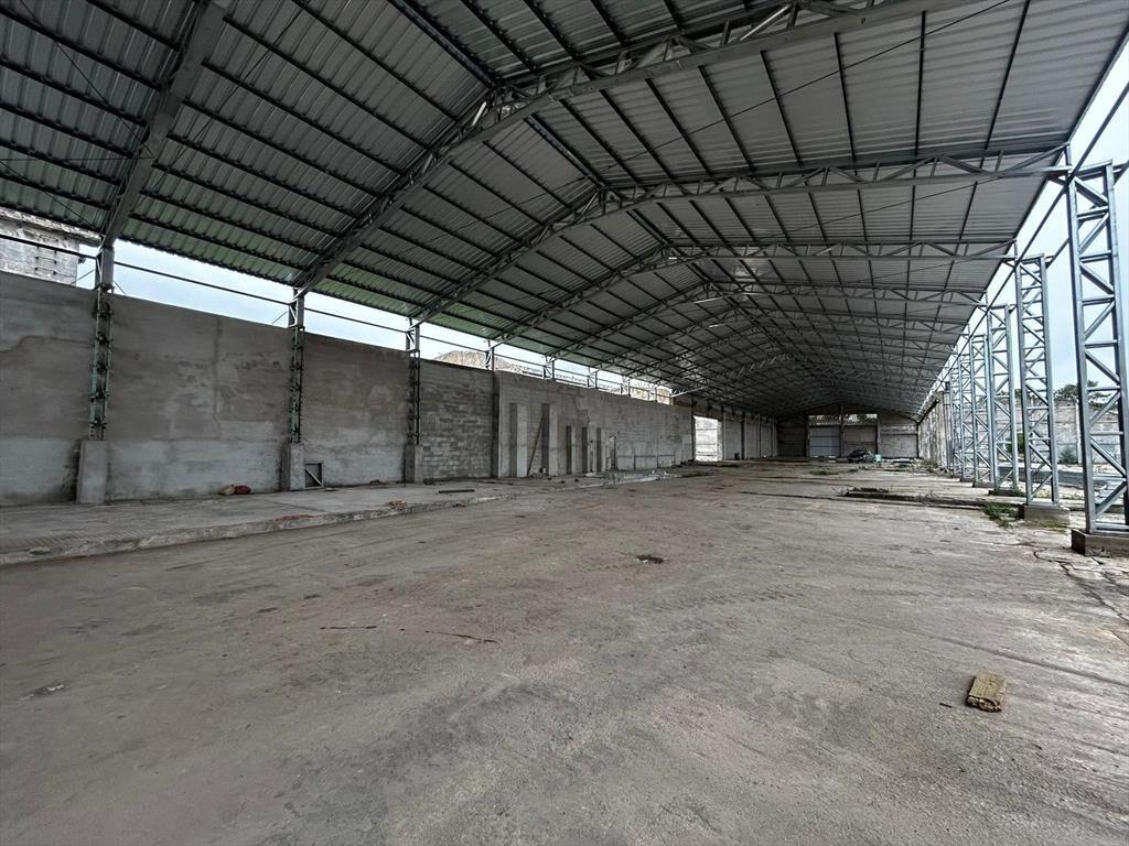 Proximo Garzón y San Quintin, Galpón de 2000m2,  terreno de