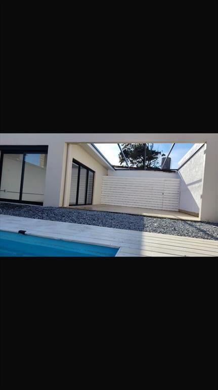 Casa en venta 3 dormitorios, 2 baños, Piscina, Lagomar sur