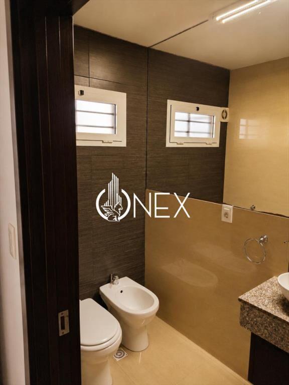 Venta monoambiente con dormitorio definido en primera líne