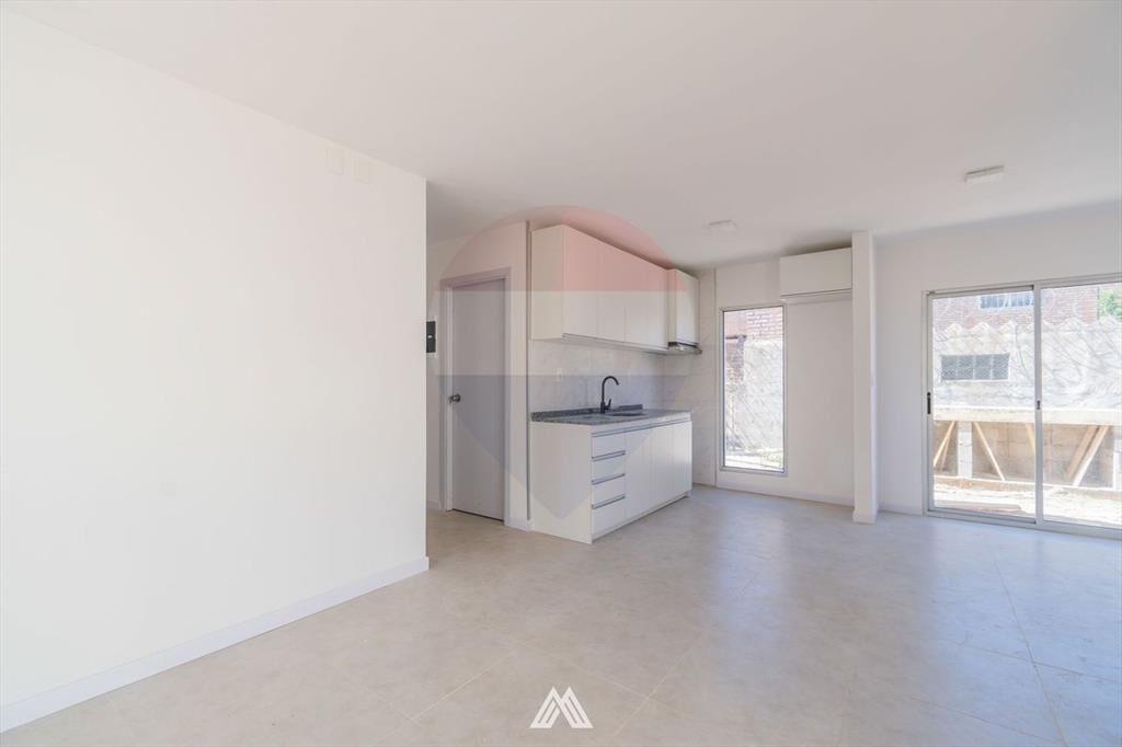 VENTA 2 DORMITORIOS JARDIN Y PARRILLERO SOLYMAR