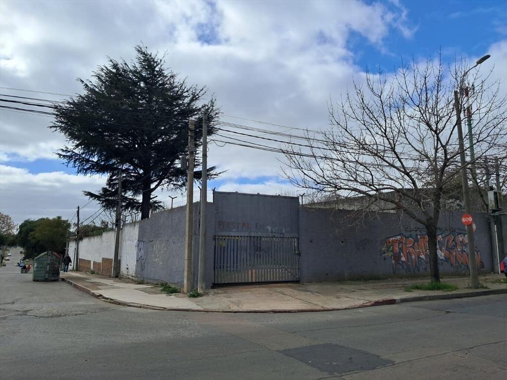 Excelente esquina con fte. Batlle Berres esq. Gouland