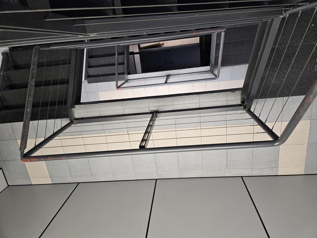 Prox Agraciada, gran edificio comercial