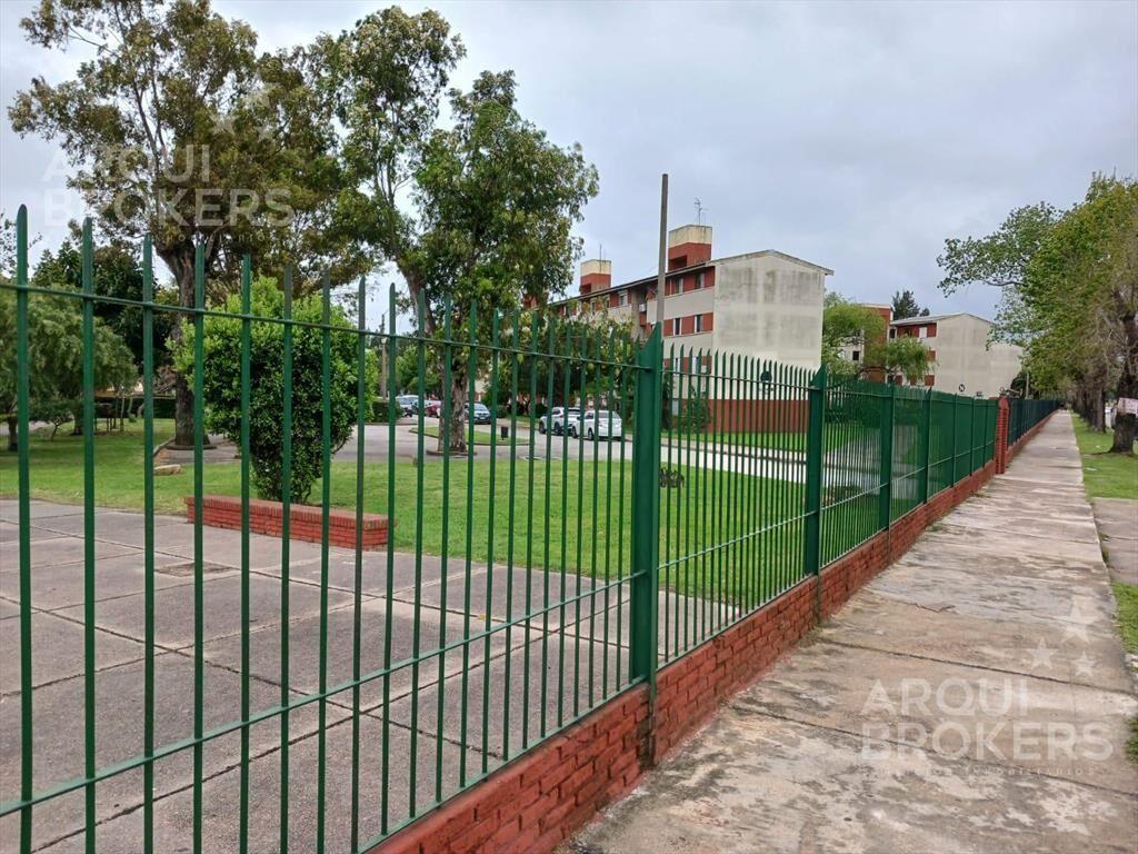 Apartamento de dos dormitorios en venta en Villa Española c