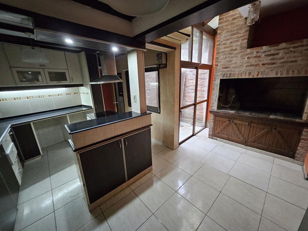 Alquiler de casa para empresa en Parque Batlle. Sobre Av. I
