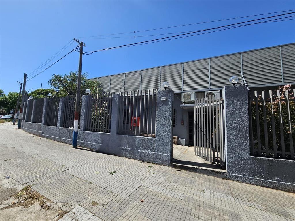 Proximo Luis Alberto de Herrera y Av Italia, 400 m2, excele