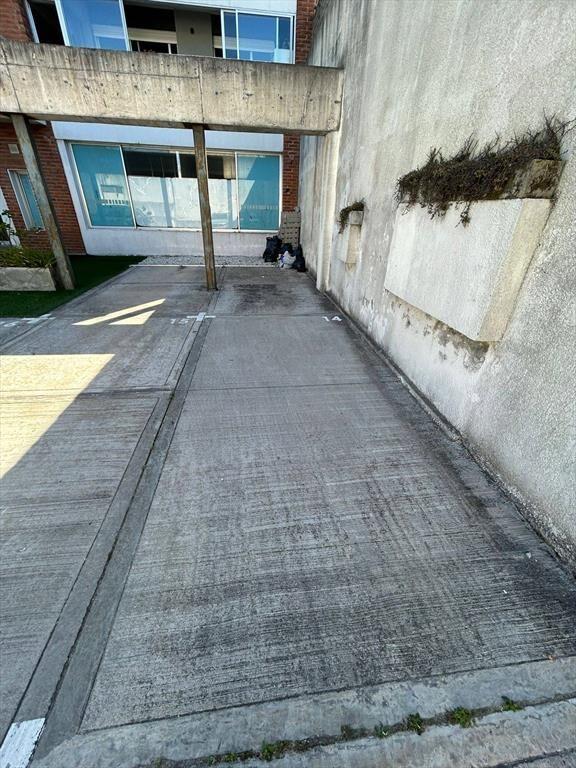 Alquiler de Garage Solo para residentes del edificio en Ave