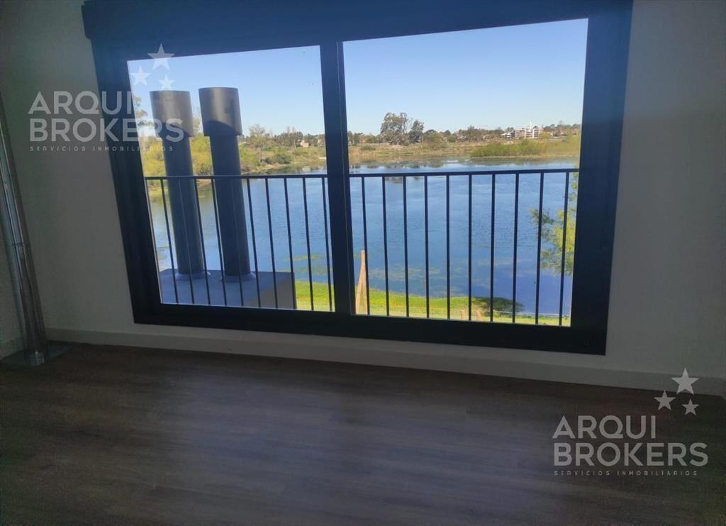 Venta casa tres dormitorios en Parque Miramar - 23E