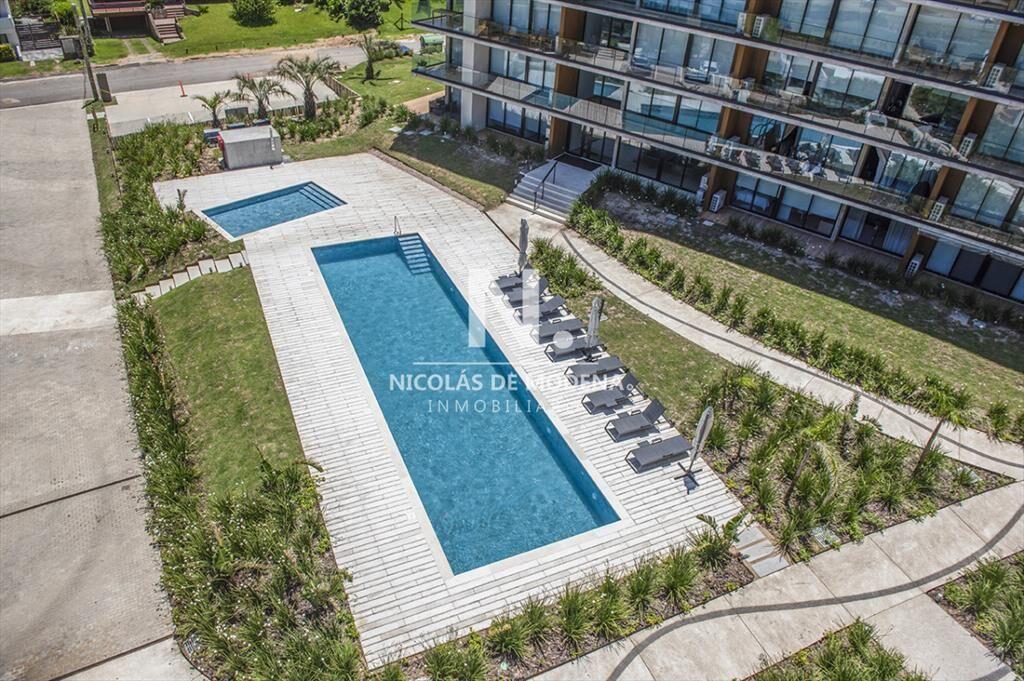 Alquiler en Primera Línea en Pinares: Exclusivo Apartament