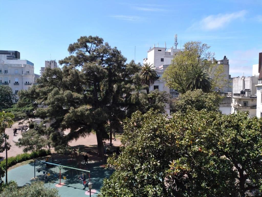 Plaza Zabala esquina Washington