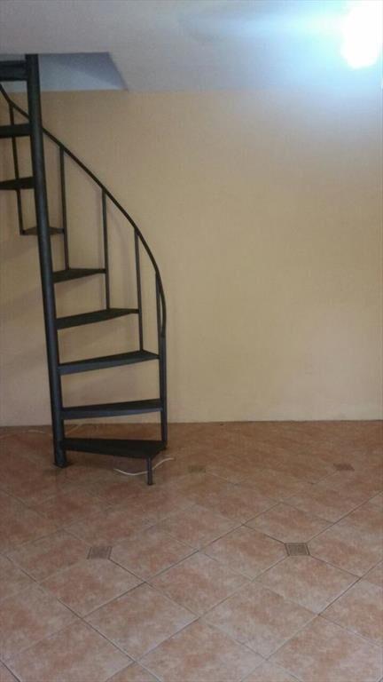 Apartamento- casa al fondo de 4 dormitorios, Sayago