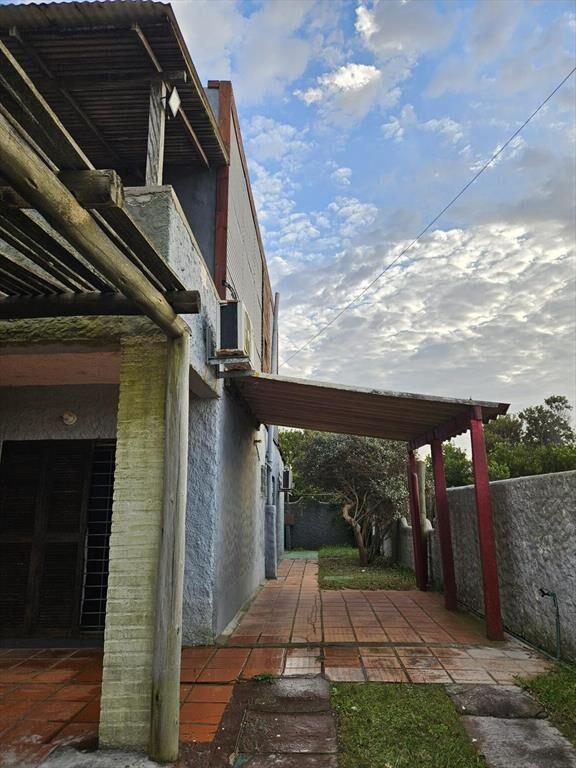 Venta Casa Amueblada - 3 aptos independientes- a 100 m de l
