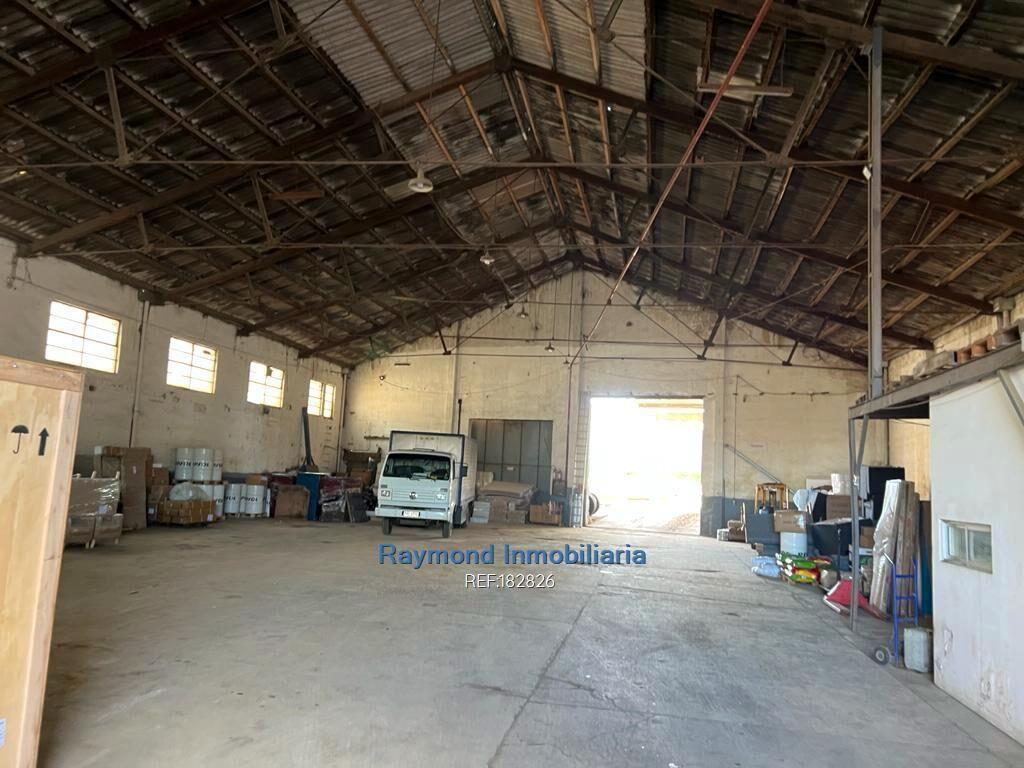 1200m2 contruidos en terreno de 3500m2 en Bella Vista
