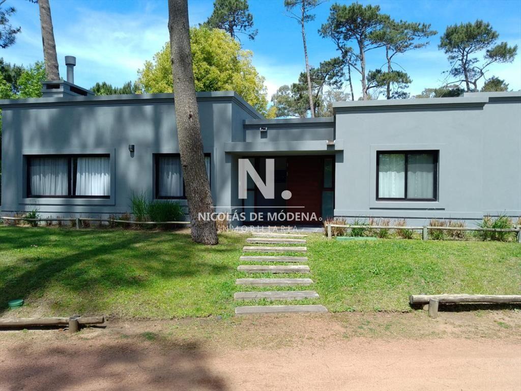 Casa en alquiler anual barrio privado en Parque Pinares