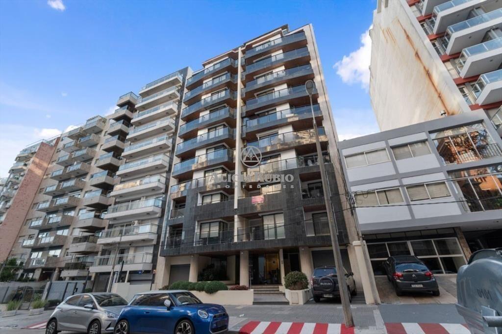 APARTAMENTO EN VENTA CON PATIO 122 MTS DE PARRILLERO. 2...