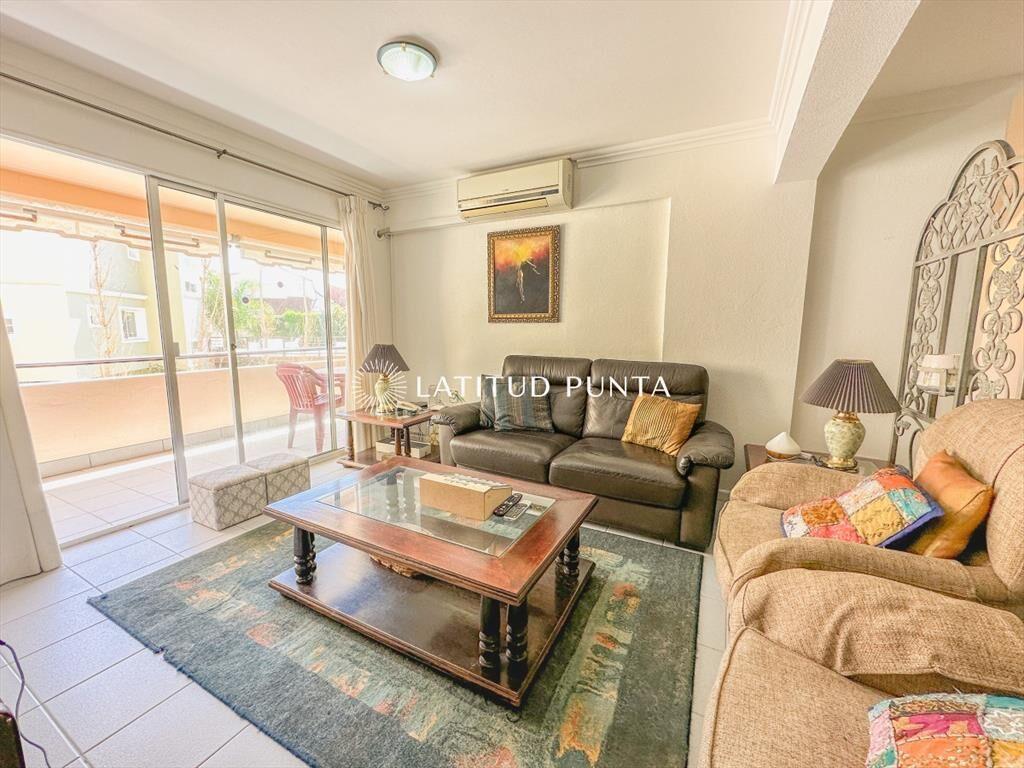Pinares, apartamento de 3 dormitorios frente al