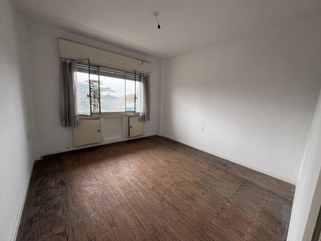 Alquiler  Apartamento al frente con un dormitorio y terraza