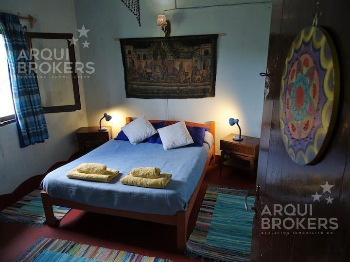 Casa de 4 dormitorios en venta en  Villa Serrana