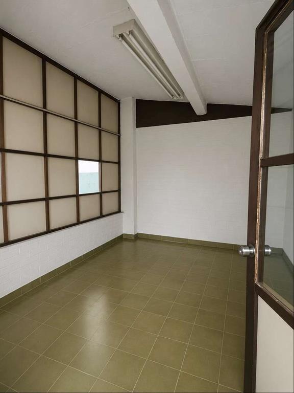 ALQUILER Local comercial de 322m2 en Goes
